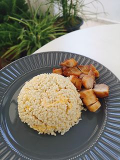 รูปของ ข้าวผัดไข่ -​ คีโต 🍚 ทานกับกับข้าวที่ชอบค่ะ 😚