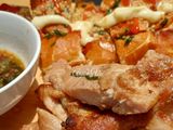 Bánh mì nướng muối ớt kèm thịt nướng