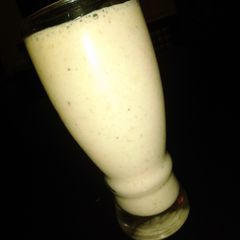A picture of Banana smoothie🍌🍸.