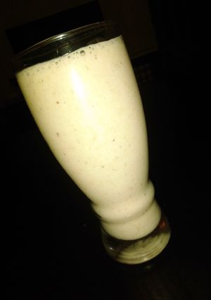 A picture of Banana smoothie🍌🍸.