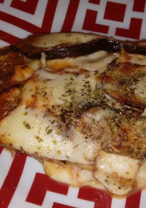 Una foto de Lasaña de berenjenas, jamón y mozzarella