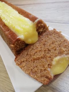 Une photo de Cake nature et son lemon curd
