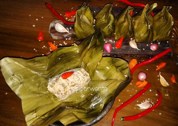 Botok ikan pindang lamtoro