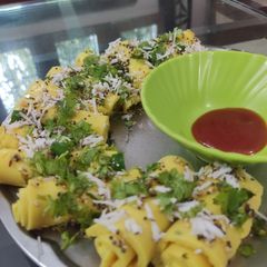 A picture of Khandvi.