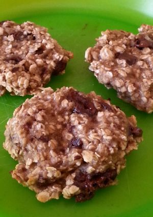 Csokis-banános zabpelyhes keksz recept fotója