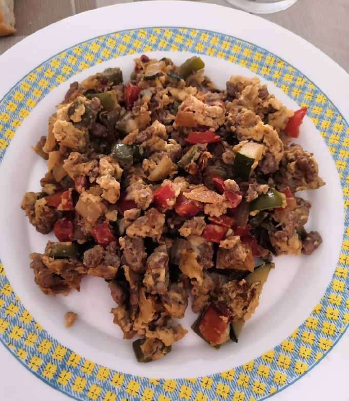 Foto principal de Revuelto de verduras y carne picada con salsa de soja