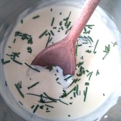 Cheese sauce with chives A picture of Cheese sauce with chives.