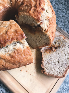 Una foto de Budín de banana con corazón de dulce de leche