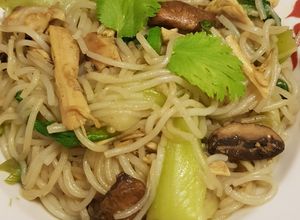 Hình của món Miến Xào Gà Nấm.