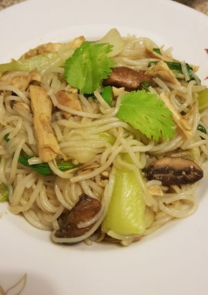 Hình của món Miến Xào Gà Nấm.