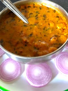 गट्टे का साग (gatte ka saag recipe in marathi) रेसिपी चे मुख्य फोटो
