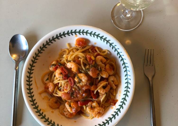 Simple Way to Make Speedy Rustic Spaghetti with Prawns & Chili