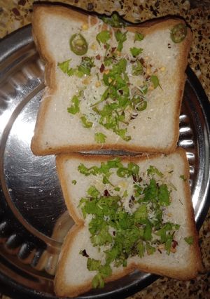 ગાર્લિક બ્રેડ (Garlic Bread Recipe In Gujarati) રેસીપી મુખ્ય ફોટો