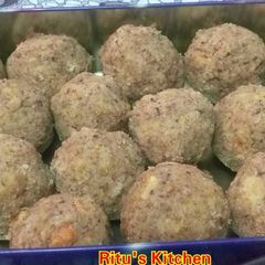 A picture of Methi Ladoo / Fenugreek Ladoo.