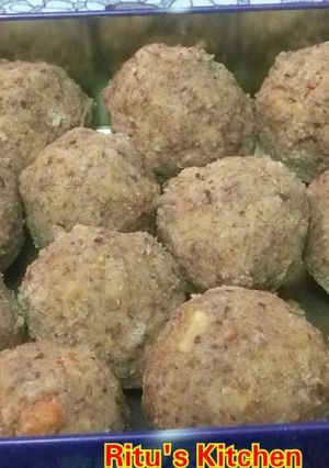 A picture of Methi Ladoo / Fenugreek Ladoo.