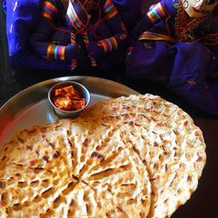 A picture of Rajasthani khoba roti.