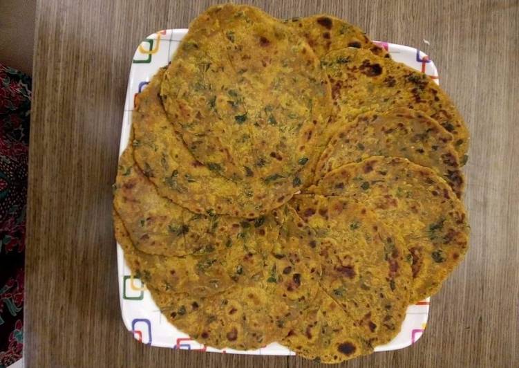 Recipe of Favorite Oats & suji methi parathas