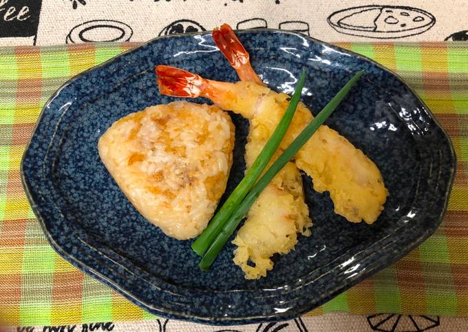 Simple Way to Make Quick Japanese Tempura Flake Onigiri (Rice Ball)