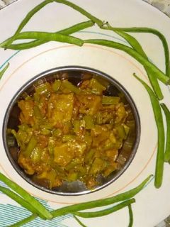 ગુવાર ઢોકળી નું શાક (Guvar Dhokli Shak Recipe In Gujarati) રેસીપી મુખ્ય ફોટો