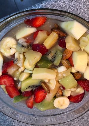 Una foto de Macedonia con almendras