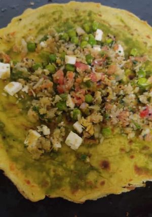 A picture of Besan paneer chila.
