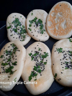 કુલચા - ઇન્ડિયન બ્રેડ (Kulcha - Indian Bread Recipe In Gujarati) રેસીપી મુખ્ય ફોટો