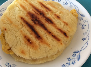 Una foto de Arepa rellena de huevo