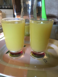 A picture of Pineapple and ginger juice.