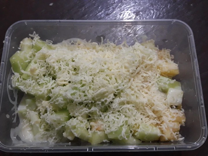 Langkah Mudah untuk Menyiapkan Resep Salad buah mudah di buat (no yougurt) yang Bisa Manjain Lidah Anti Ribet, Uenak Banget
