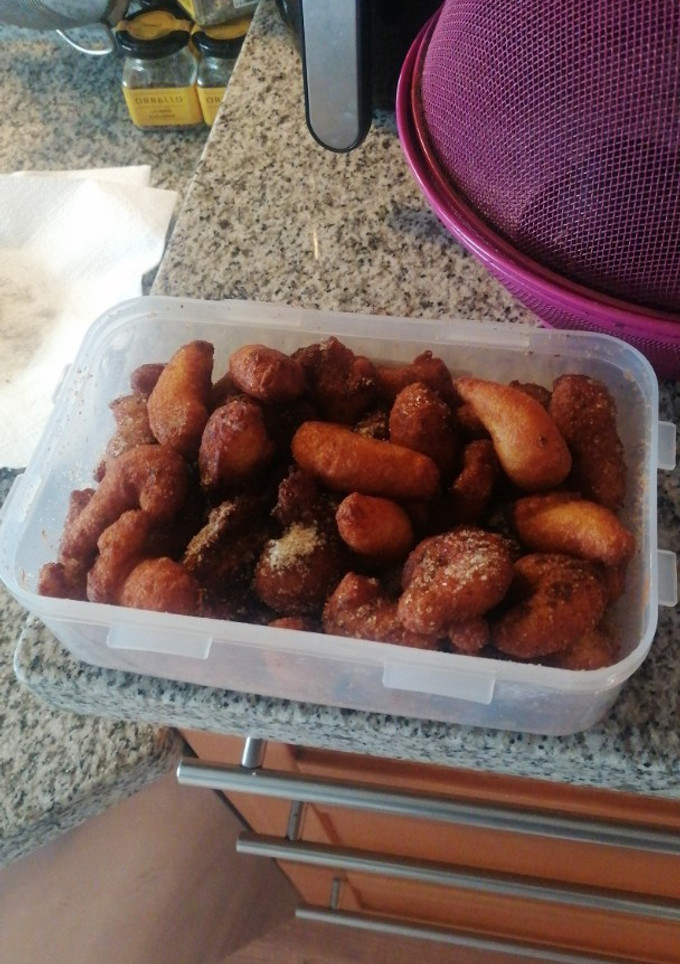 Una foto de Buñuelos de yogur, canela y anís
