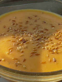 Una foto de Sopa fría de calabaza y pera