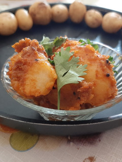 ભરેલા બટાકા નું શાક (Bharela Bataka Shak Recipe In Gujarati) રેસીપી મુખ્ય ફોટો