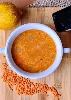Una foto de Sopa de lentejas rojas o coral 🥣 ideal principiantes (a no asustarse por la lista larga de ing. 😉)