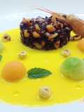 Riso Venere con gazpacho di melone, gamberi e nocciole tostate