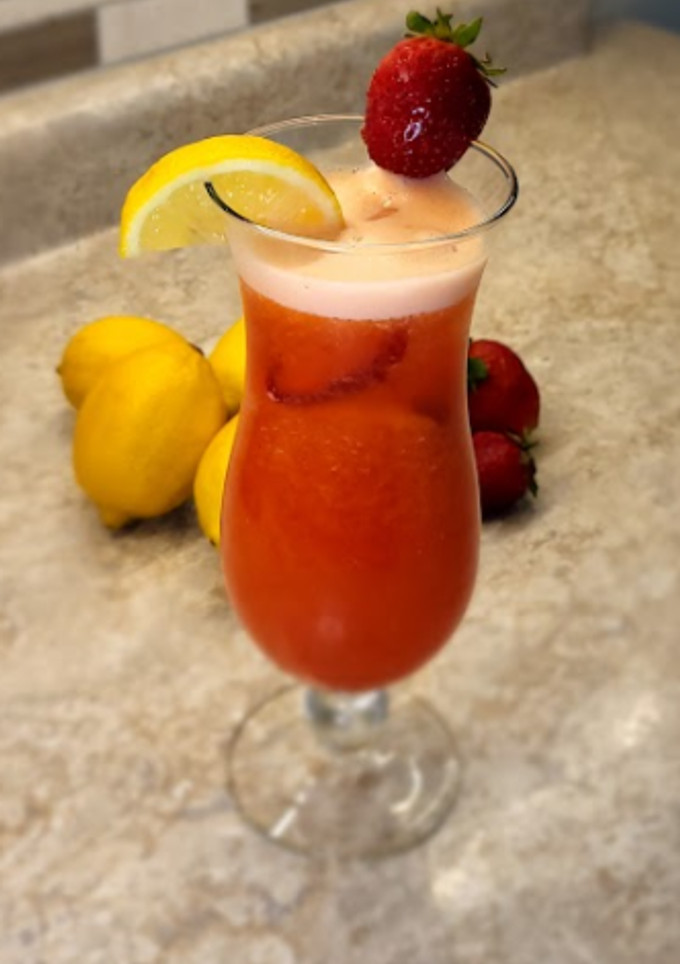 A picture of Refreshing Strawberry Lemonade.