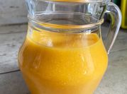 Una foto de papaya con avena