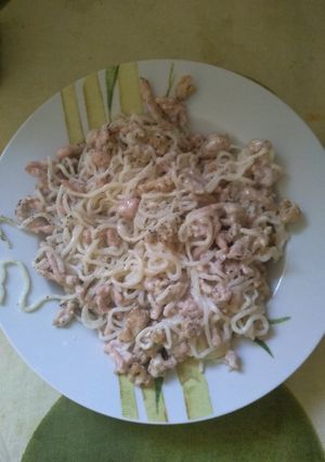 Una foto de Espaguetis konjac con salsa de queso light