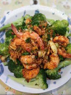 麻辣果仁香蒜蝦 的食譜成品照片