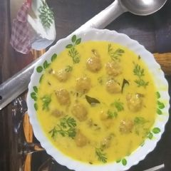 A picture of Pakoda ki kadhi.