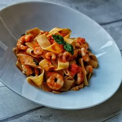 A picture of Spicy Prawn Linguine.