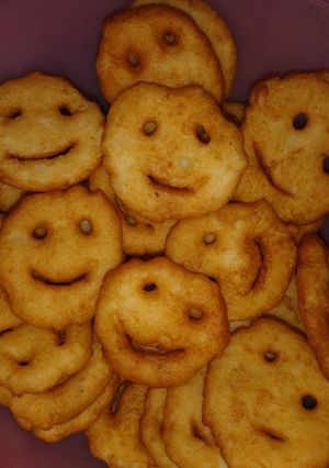 Una foto de Papitas con forma de carita feliz 🙂