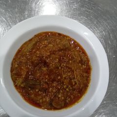 A picture of Bamiya with read sauce.