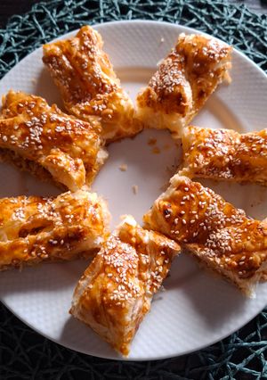 Káposztás-baconos-cottage cheese-el töltött Byrek recept fotója