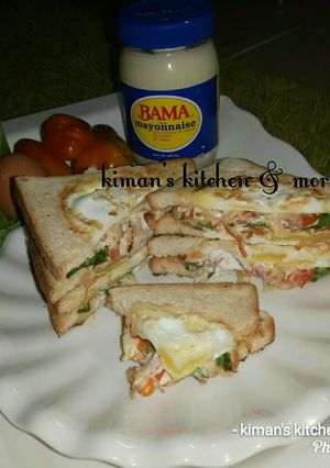 A picture of Egg in a hole sandwich.