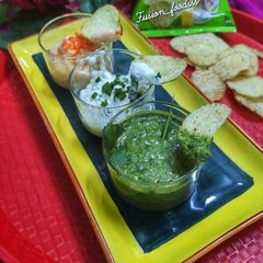 A picture of Curd onion dip,mayonnaise garlic dip and garlic leaf vinegar dip.
