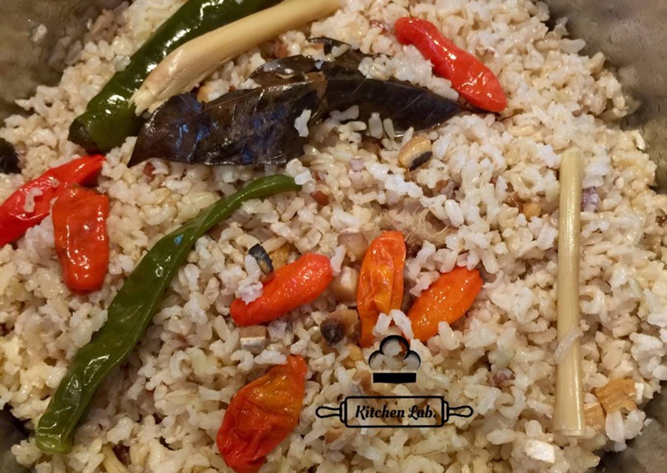 Nasi ringan dengan ikan asin (nasi merah)