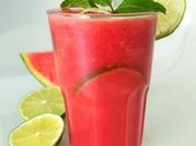 Une photo de cocktail menthe sans alcool