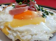 Una foto de huevos benedictino