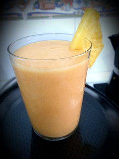 Una foto de 🍍Smoothie de piña y Papaya🍍