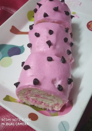 A picture of Strawberry swiss roll.